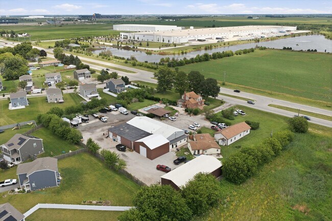 Building Photo - 24134 IL-53