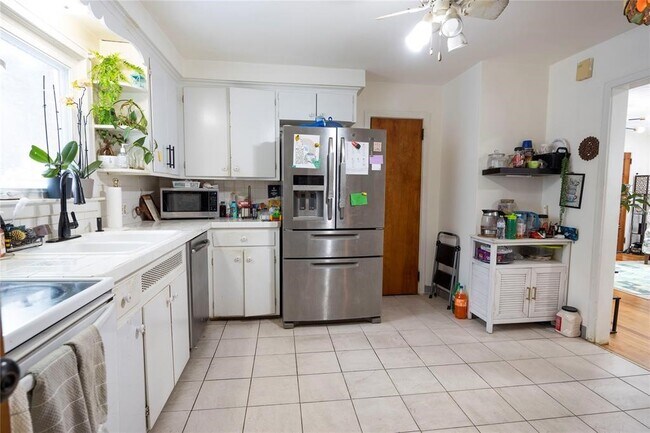 Building Photo - 3613 Vestal Rd