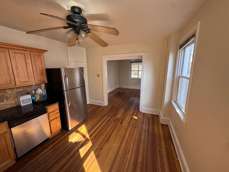 Building Photo - 2714 E County Line Rd