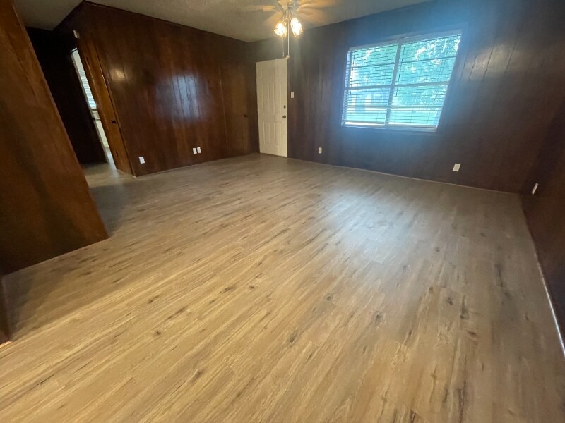 Building Photo - 1610 Dellis St