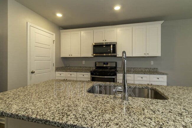 Building Photo - 1005 Enclave Cir