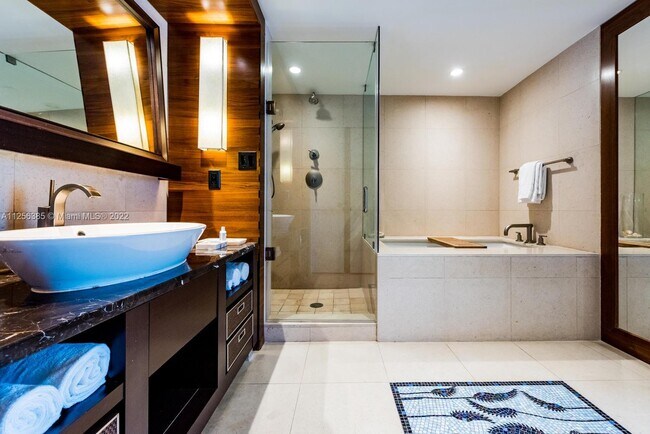Building Photo - 6801 Collins Ave