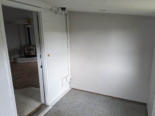 Building Photo - 3 Bed 2 Bath House Near Downtown Belgrade - Dogs Negotiable!