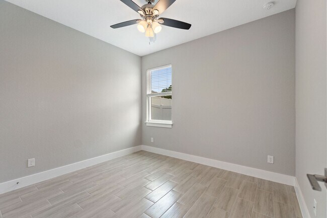Building Photo - 360 Hibiscus Dr