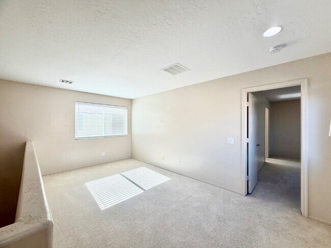 Building Photo - SPACIOUS 3 BEDROOM + LOFT | SILVERSTONE RANCH | GILCREASE ORCHARD VIEWS