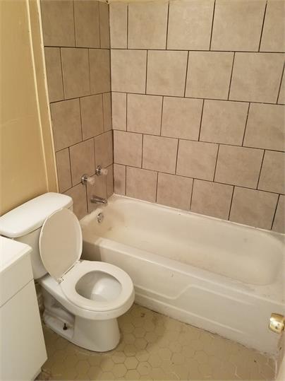 Building Photo - 3240 Forest Glen St