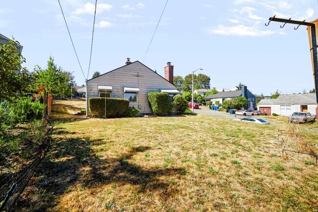 Building Photo - 2015 S Edmunds St