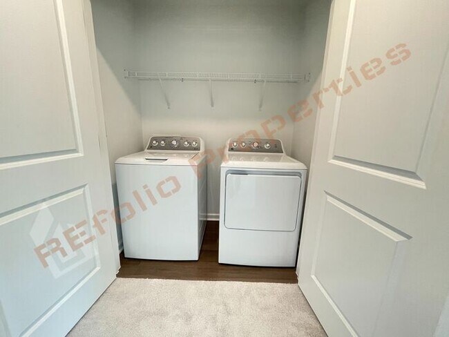 Building Photo - Brand New 2BR/3BA Townhome in Prime Apex L...