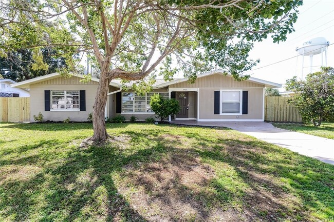 Building Photo - 1805 16th Ave Dr W
