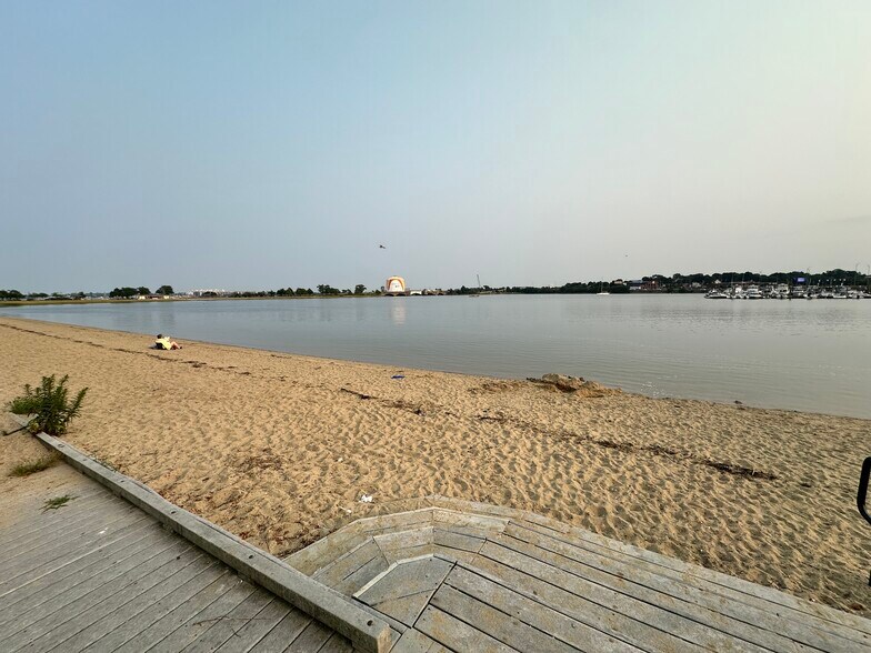 Building Photo - 44 Tuttle St