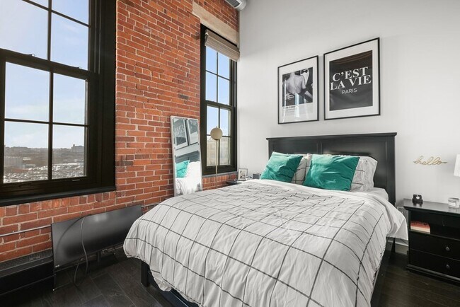 Building Photo - 319 A St