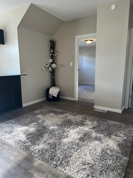 Building Photo - 629 Clinton St