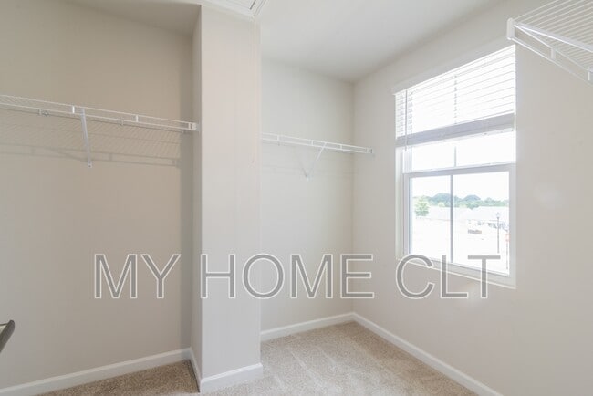Building Photo - 6067 Bridle Crk Dr