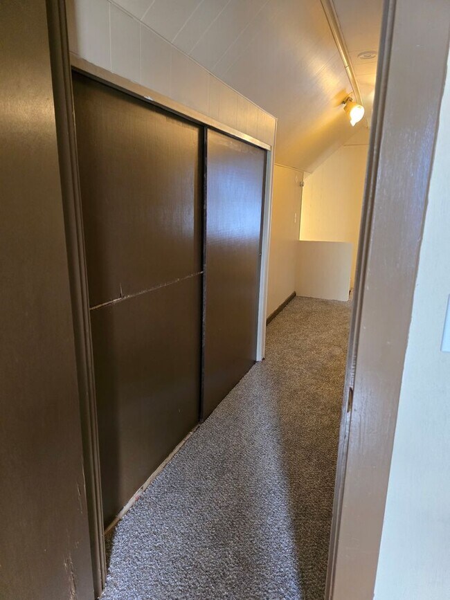 Building Photo - Beautiful 3 Bedroom