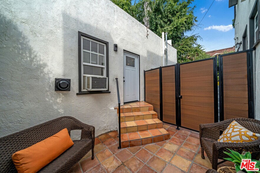 Private outdoor space - 912 Sanborn Ave
