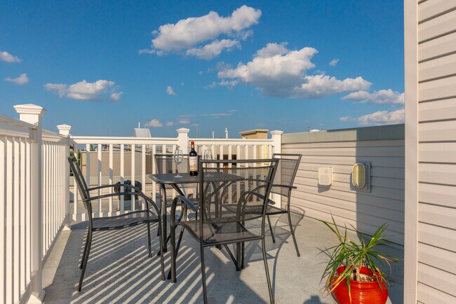 Building Photo - 1900 E Cumberland St