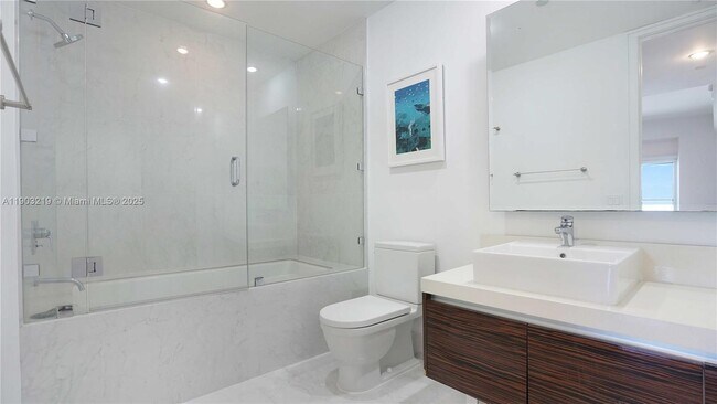 Building Photo - 1100 Biscayne Blvd