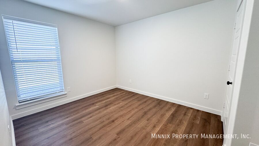 Building Photo - 2131 Langford Ave