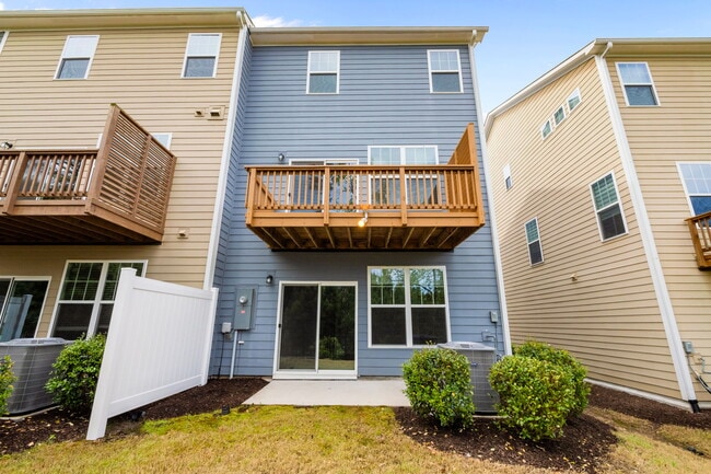 Building Photo - 1039 Commack Dr
