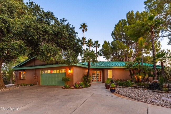 Building Photo - 6110 Colodny Dr