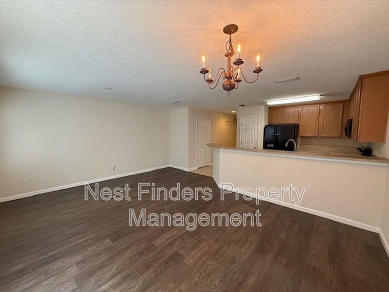 Building Photo - 808 S Black Cherry Dr