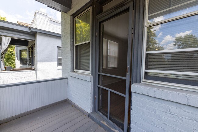 Building Photo - True Ghent Beauty 2/1 Move in Now