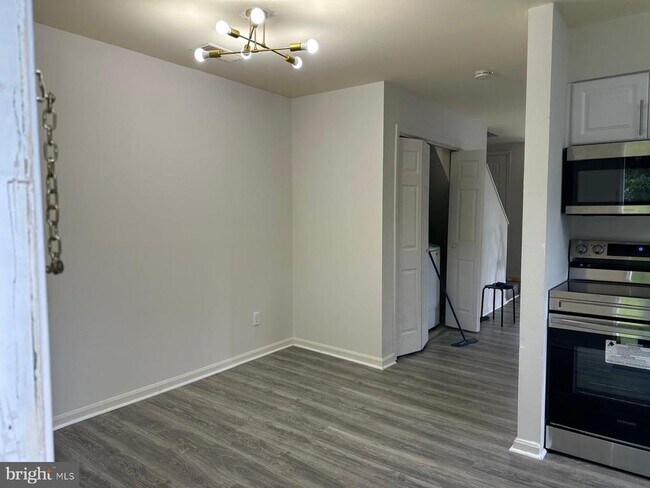 Building Photo - 241 Merrbaugh Dr