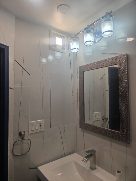 Building Photo - 255-32-255149 149th Ave