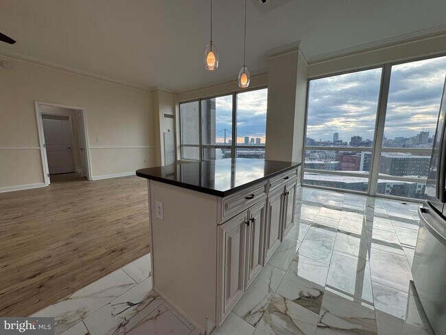 Building Photo - 901 N Penn St