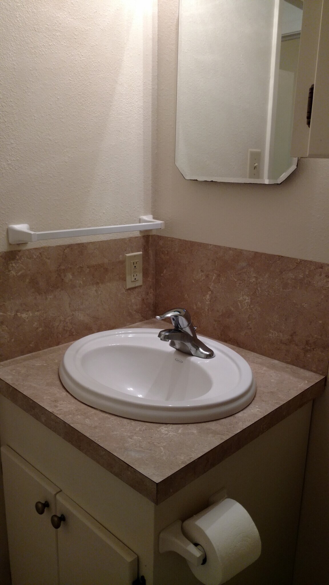 Building Photo - 105 Debra Ln