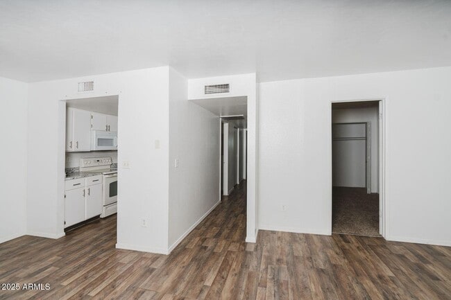 Building Photo - 2690 N 43rd Ave