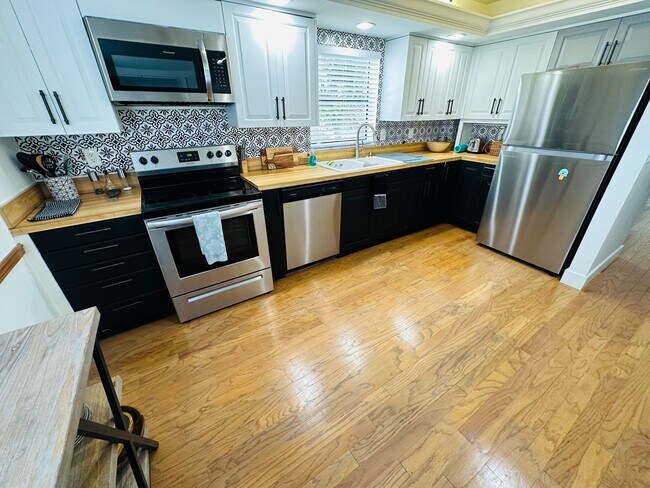 Building Photo - 12274 1st St W