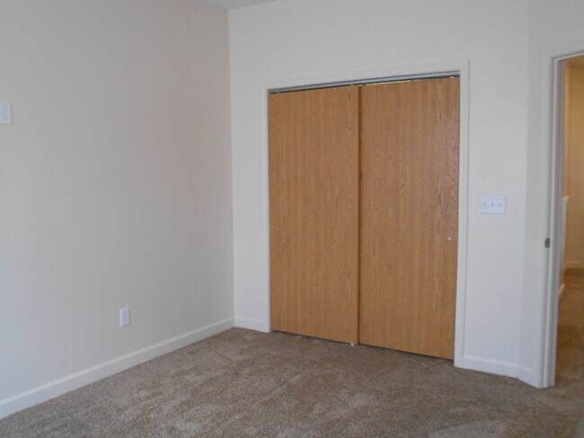 Building Photo - 435-439 E 16th Ave