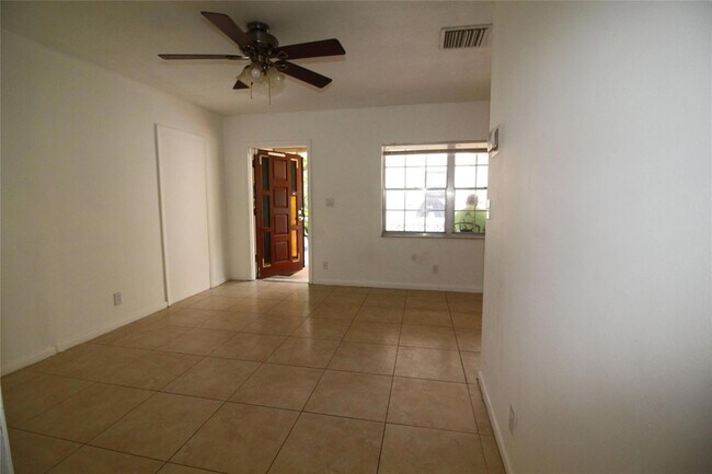 Building Photo - 4649 Bougainvilla Dr