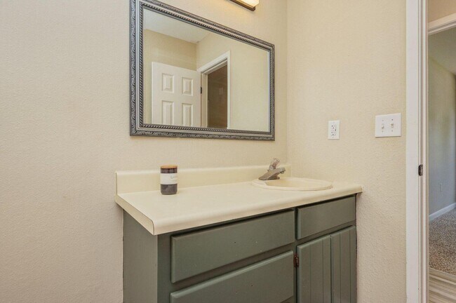 Building Photo - 212 Grand Prix Dr