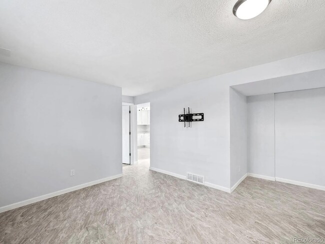 Building Photo - 1315 W Nevada Pl