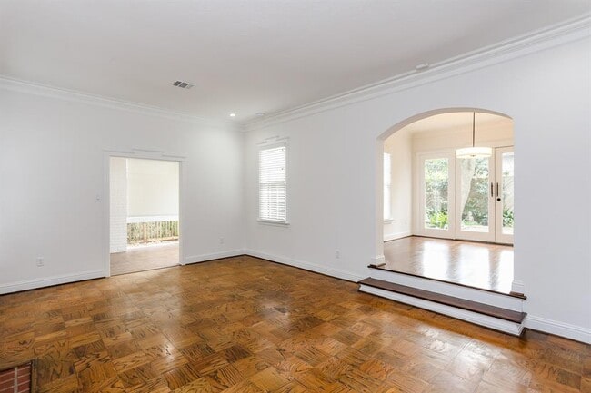 Building Photo - 3125 Wroxton Rd