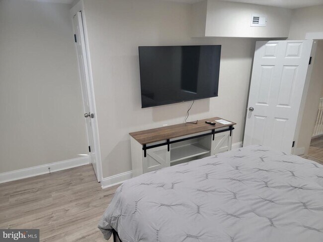 Building Photo - 401 S Ann St