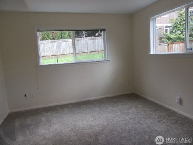 Building Photo - 2Bd/.75Ba Kirkland Condo