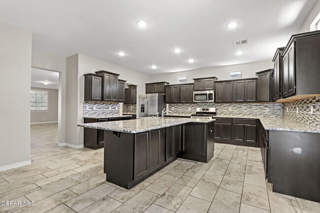 Building Photo - 12312 Desert Path Ct