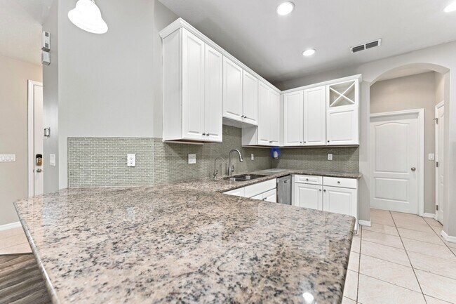 Building Photo - Stunning 3 BR + LOFT / 2.5 BA/ 2-Car-Garage Townhome in GATED community!