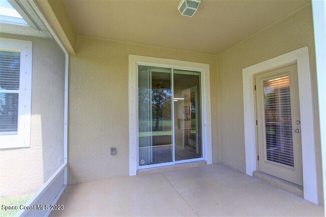 Building Photo - 5834 Trieda Dr
