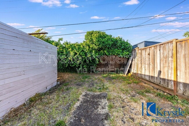 Building Photo - 218 Steffan St