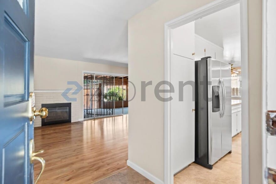 Building Photo - Unit