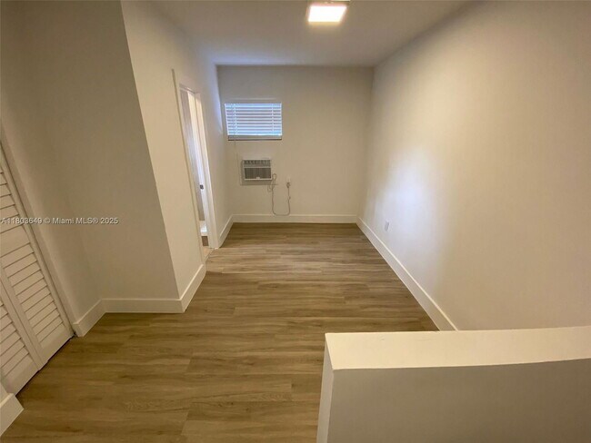 Building Photo - 11310 Peachtree Dr