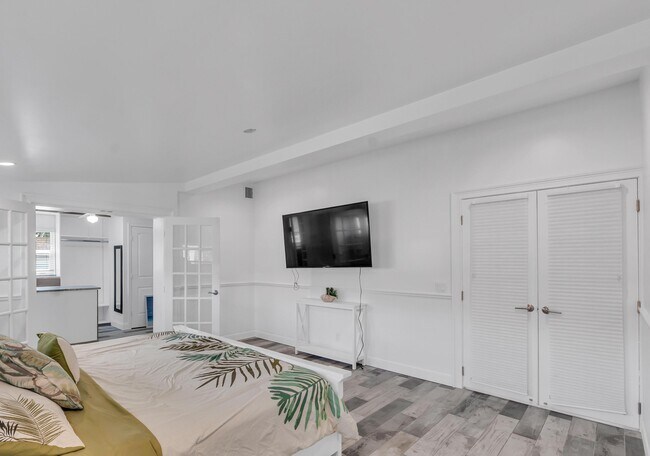 Building Photo - 530 NE 17th St