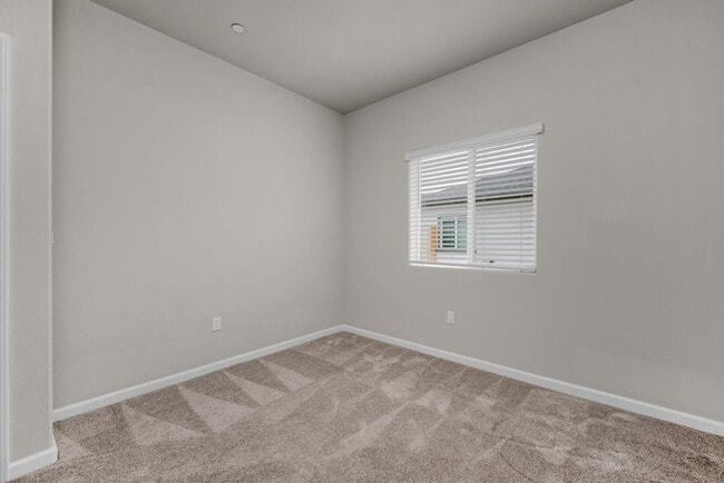 Building Photo - Wood Ranch Duplex 519