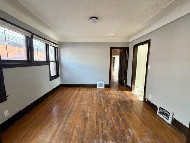 Building Photo - 4287 W Grand St