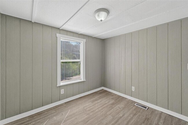 Building Photo - 39256 Lizabeth Cir