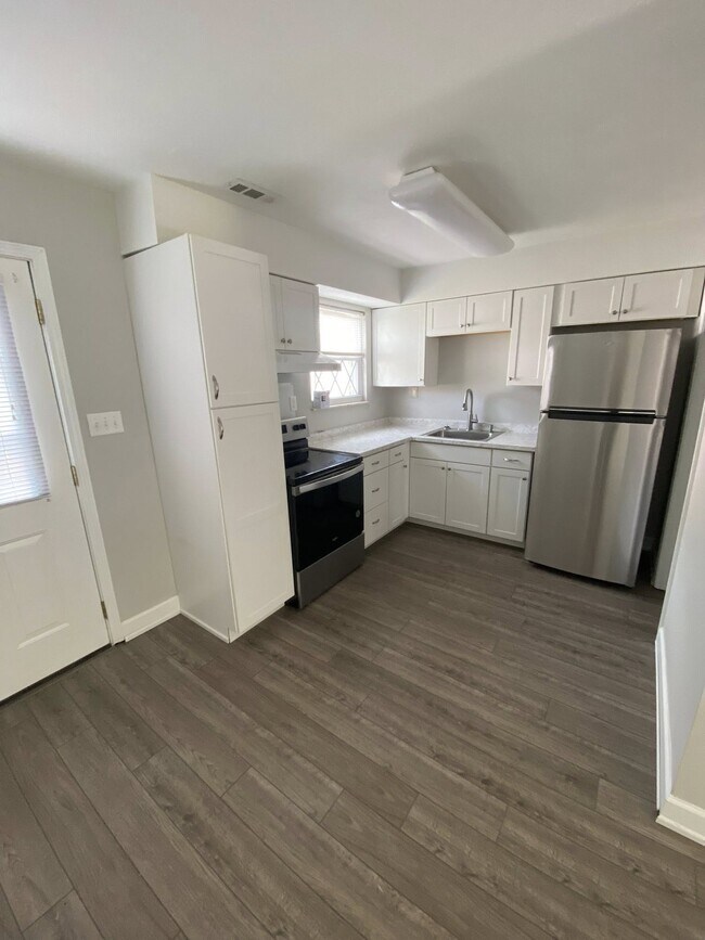 Building Photo - 205/207 2nd Street E